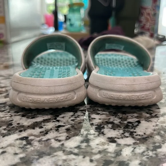 Kids under armor slides - Picture 4 of 5